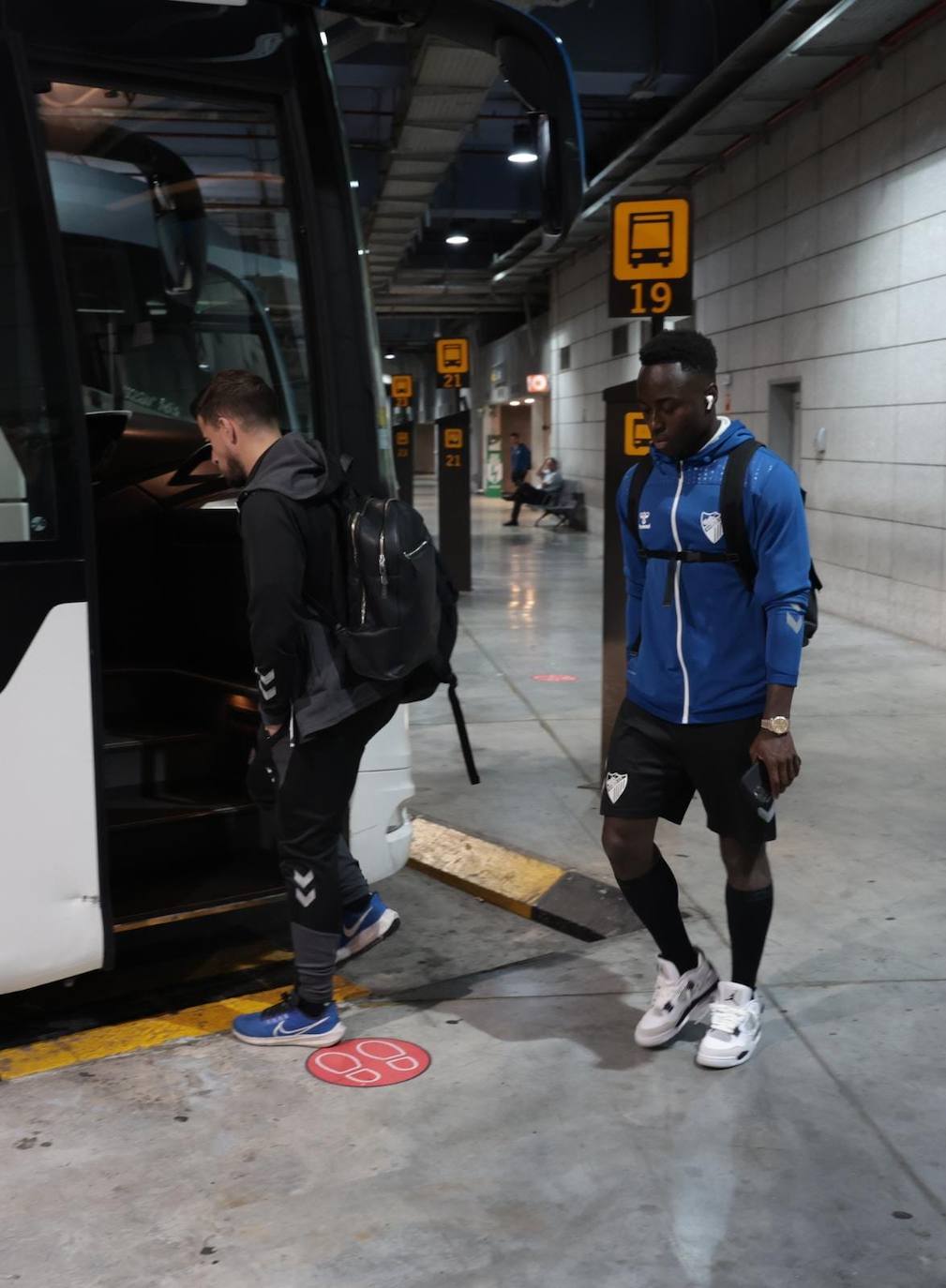 Silencio sepulcral en el regreso de la expedición malaguista