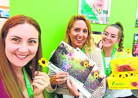 Imagen secundaria 1 - Voluntarios de AECC, Cudeca y Cruz Roja.