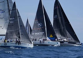 Algunos de los barcos participantes, durante la jornada del viernes.