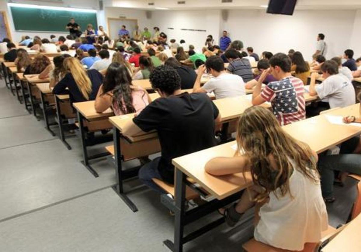 Concentraciones sindicales en las universidades para exigir los complementos autonómicos y de productividad