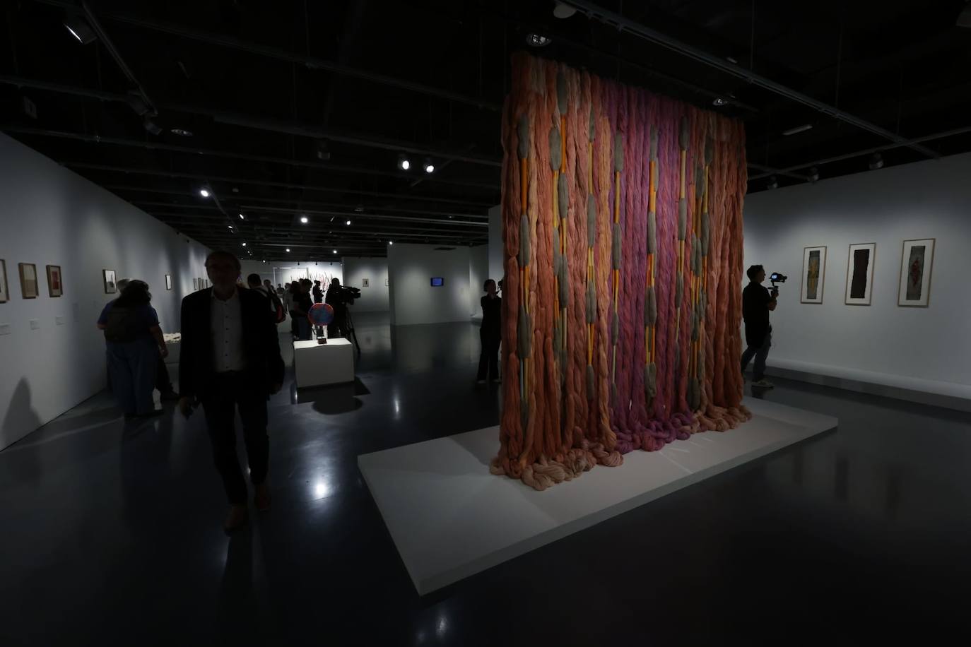 Exposición de Sheila Hicks en el Centro Pompidou de Málaga