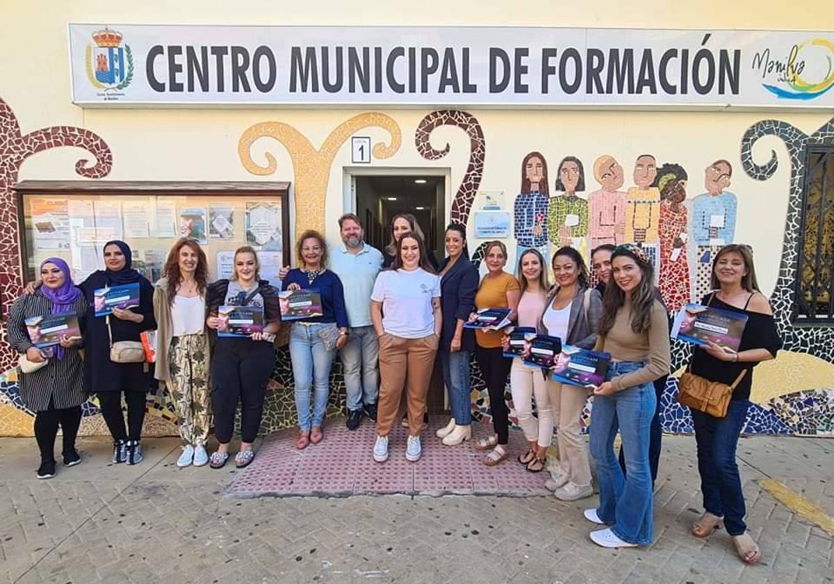 El Ayuntamiento de Manilva cierra su ciclo de cursos de automaquillaje