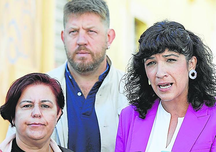 Imagen principal - Arriba, Toni Morillas, junto a Nico Sguiglia y Paqui Macías. Abajo, Losada posa con sus candidatos. A la derecha, Manso, Rueda y Alcázar. . 