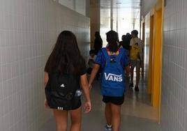 Estudiantes, en el instituto de San Pedro, a comienzo de curso.