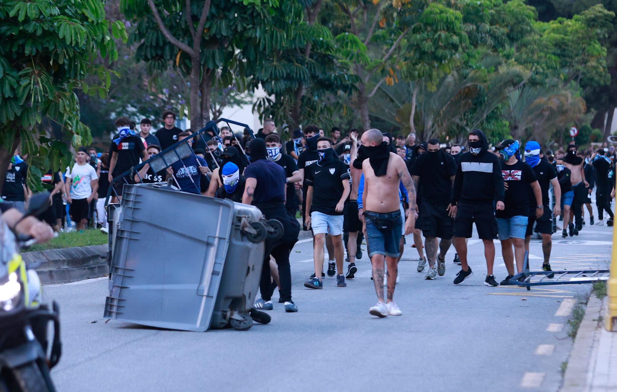 Protestas y cargas policiales en La Rosaleda tras el partido