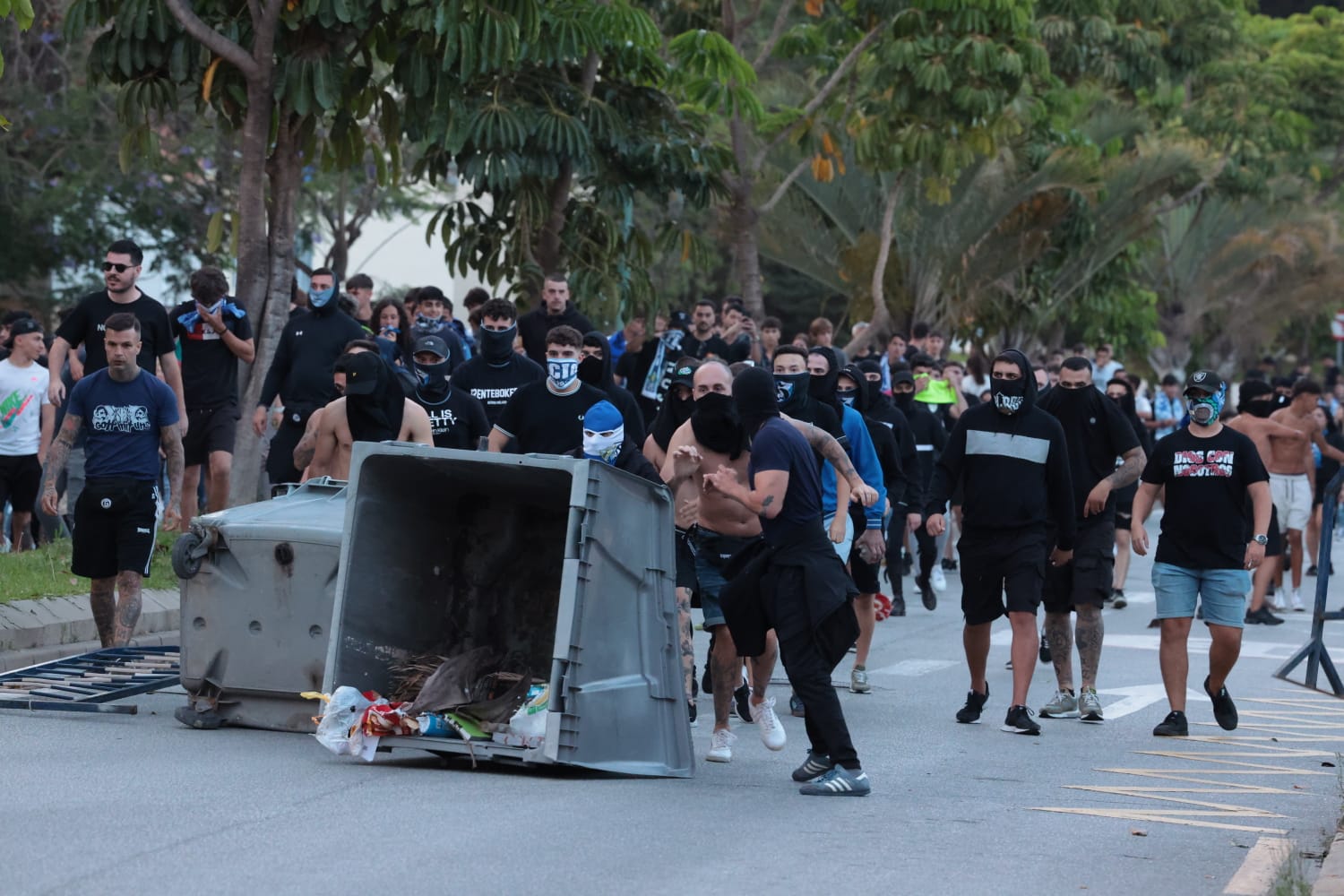 Protestas y cargas policiales en La Rosaleda tras el partido