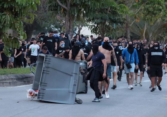 VIDEO: Protesta de aficionados y cargas policiales