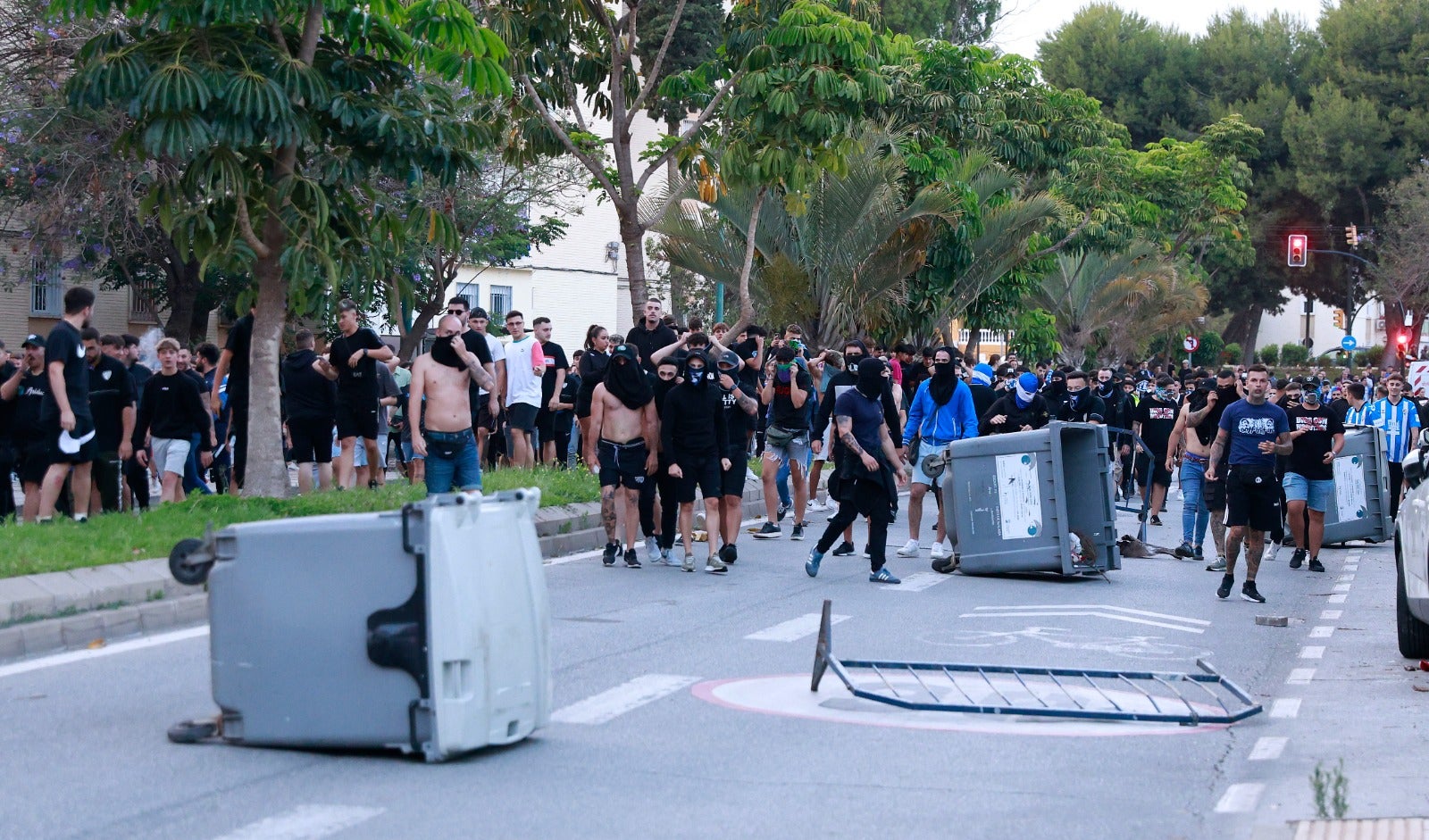 Protestas y cargas policiales en La Rosaleda tras el partido