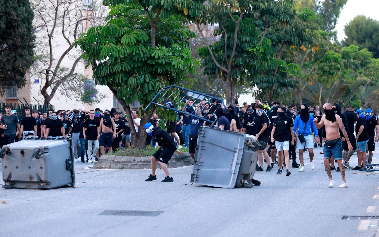 Protestas y cargas policiales en La Rosaleda tras el partido