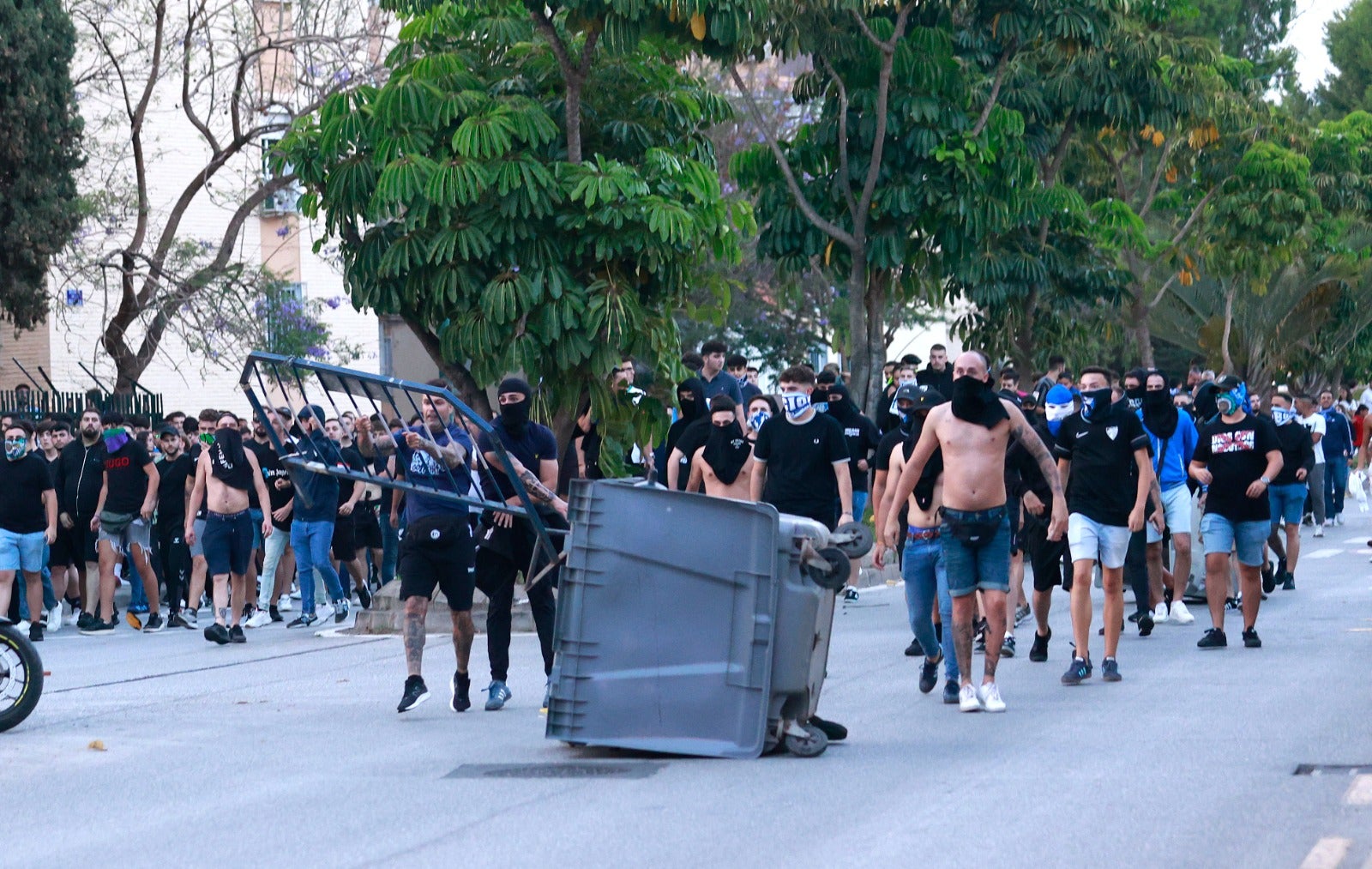 Protestas y cargas policiales en La Rosaleda tras el partido