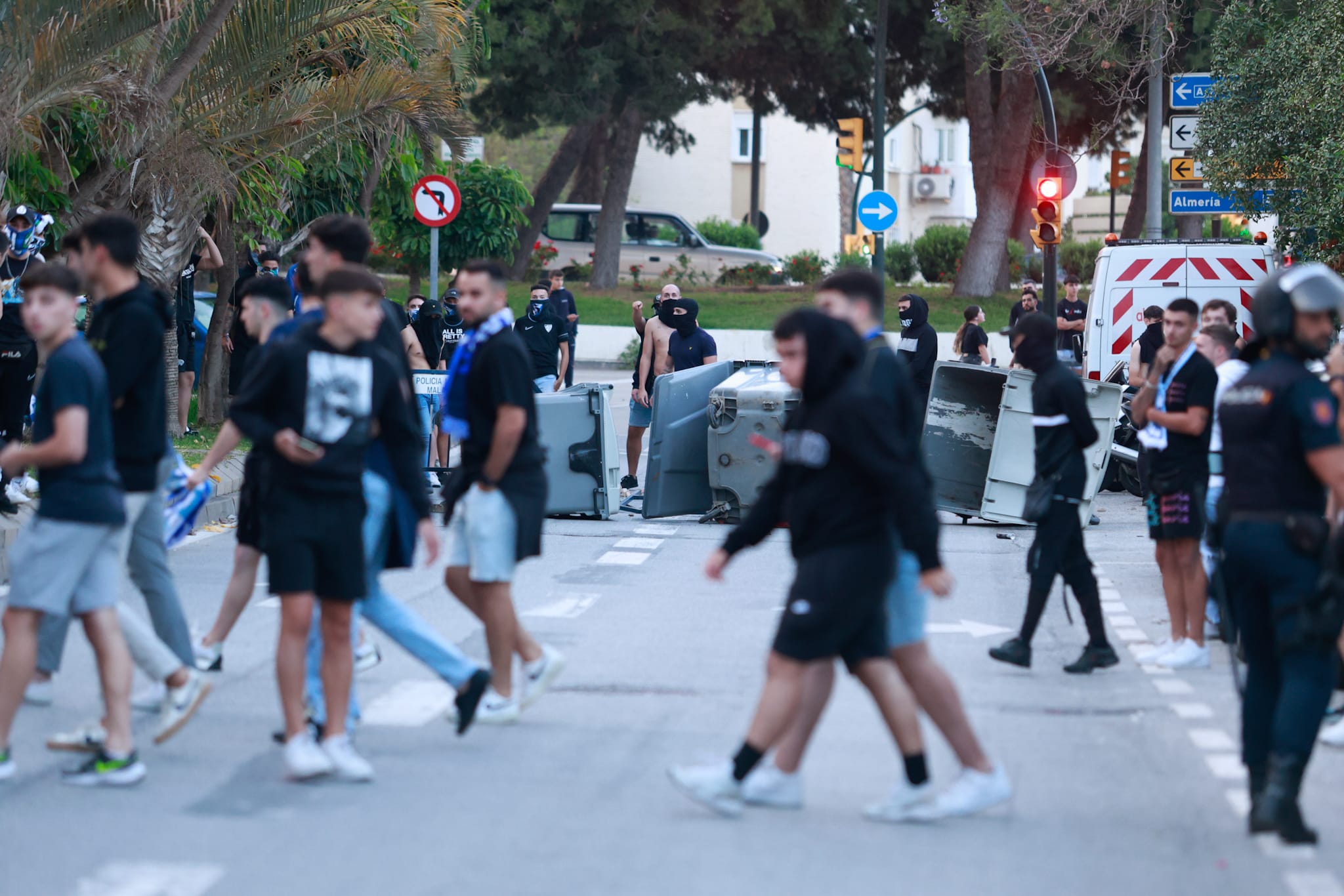 Protestas y cargas policiales en La Rosaleda tras el partido