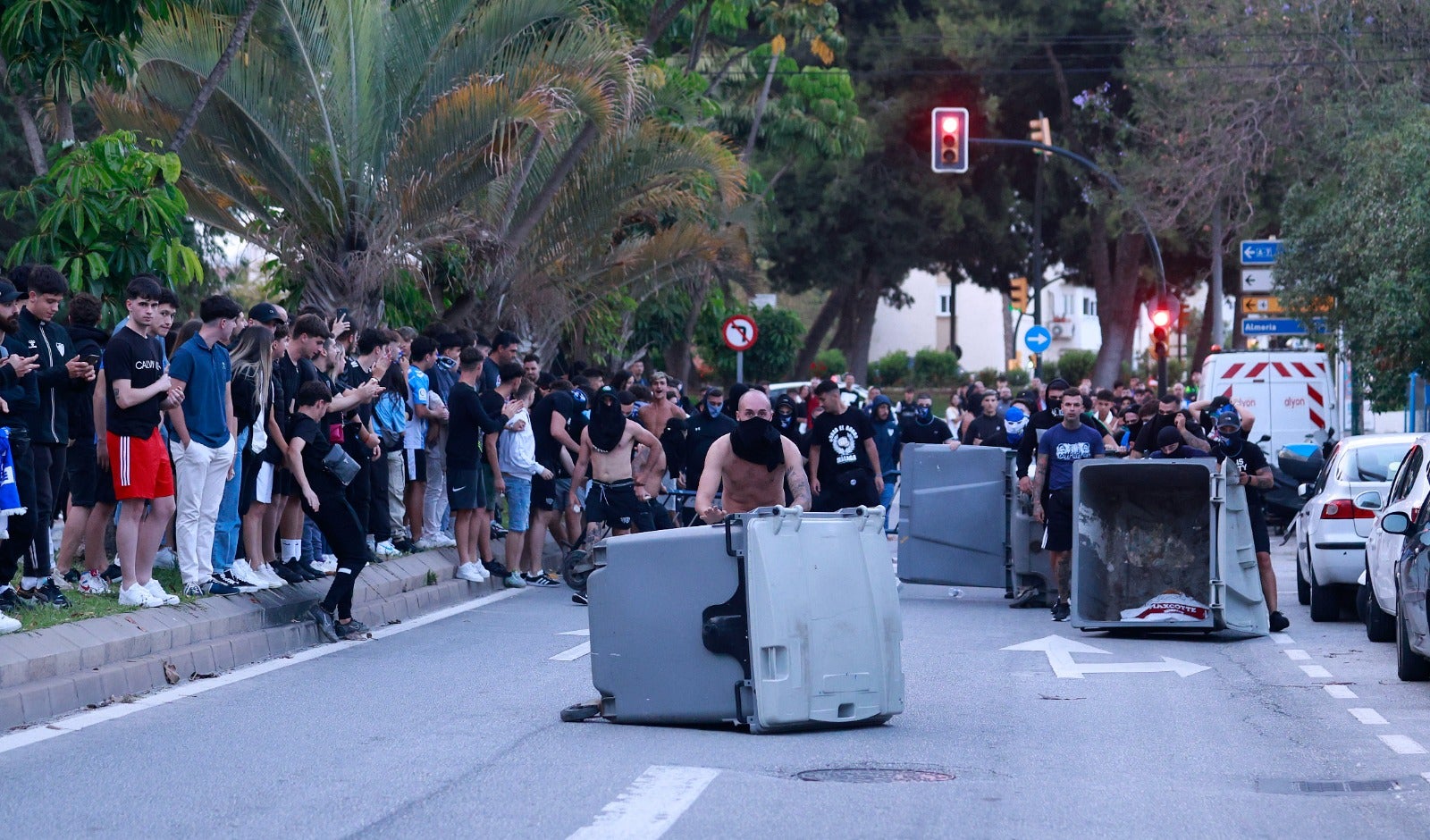 Protestas y cargas policiales en La Rosaleda tras el partido