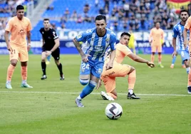 Rubén Castro, tras el balón ante el Ibiza, en el que pudo ser su último partido de malaguista.