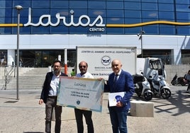 Larios Centro dona 3.000 litros de leche y más de 1.000 de aceite al Banco de Alimentos