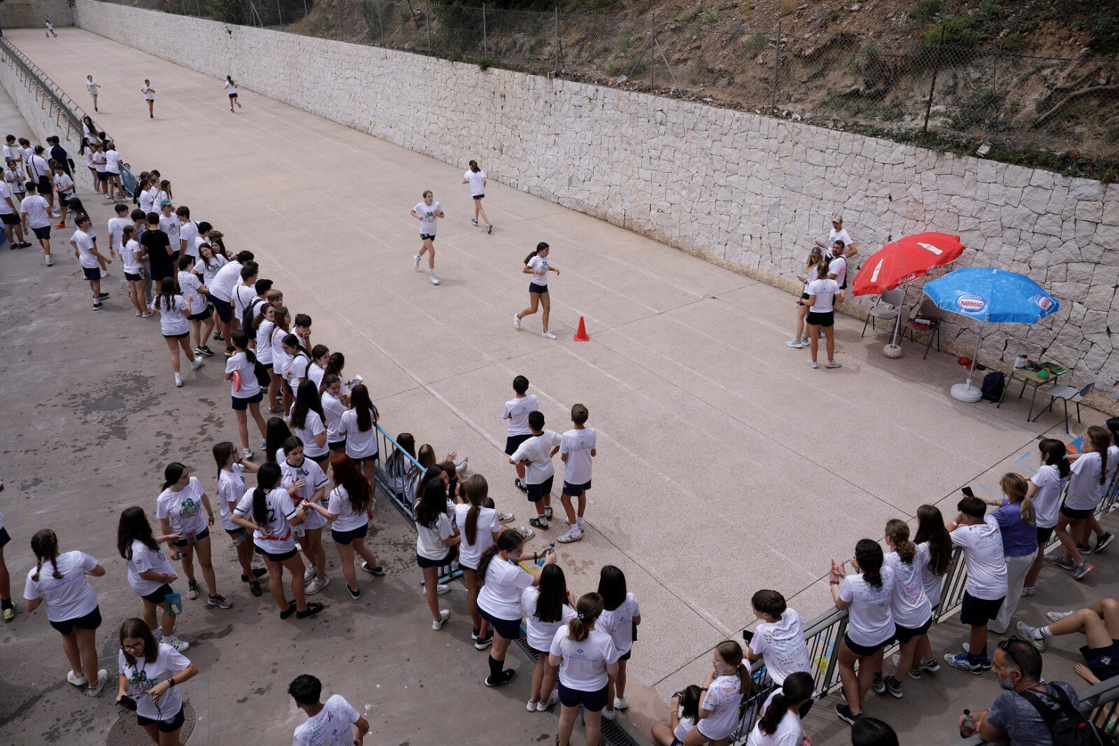 Regreso triunfal de la Deportiada del Colegio Cerrado Calderón