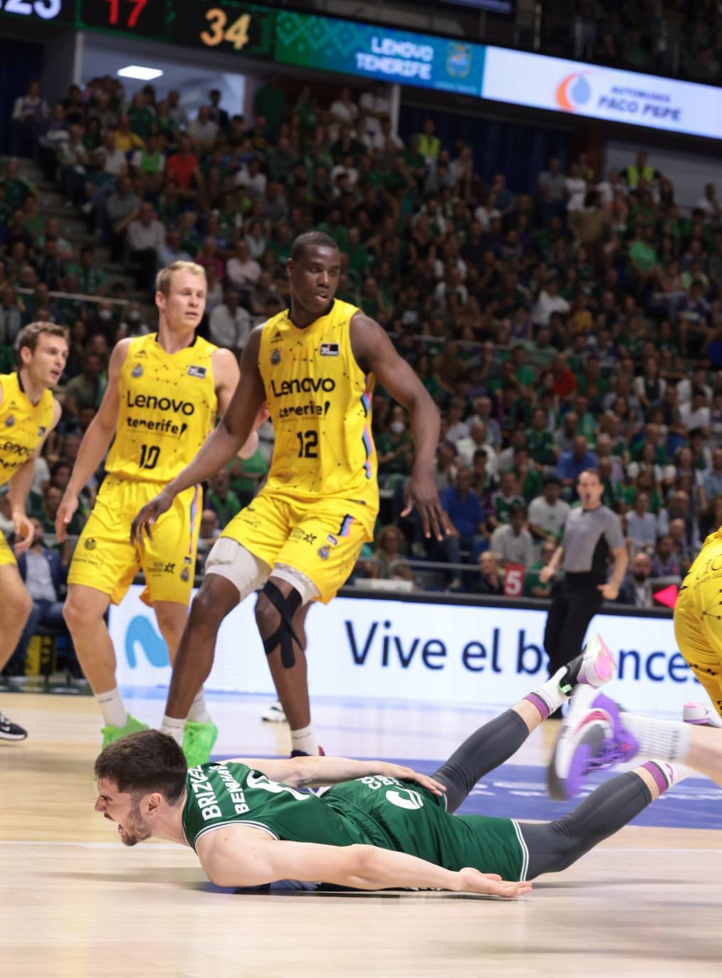 El segundo partido de play-off entre Unicaja y Tenerife, en fotos