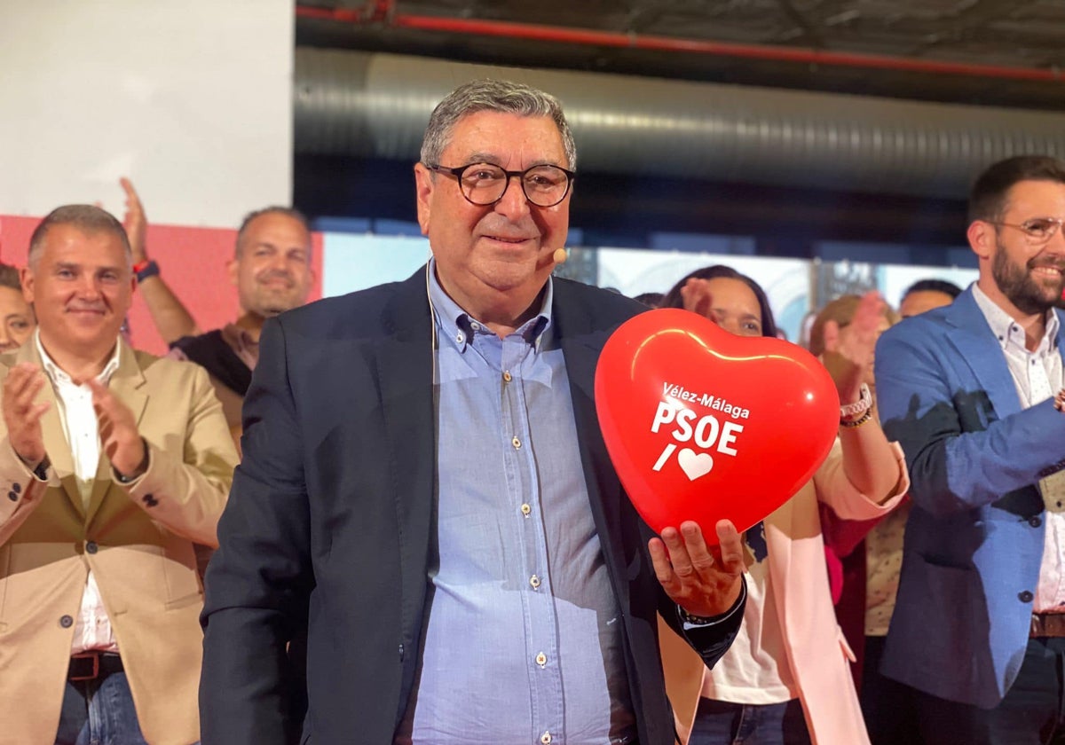 El regidor socialista de Vélez-Málaga, en la última jornada de la campaña electoral.