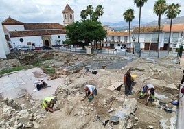 Excavaciones arqueológicas en la Plaza de la Constitución de Cártama.