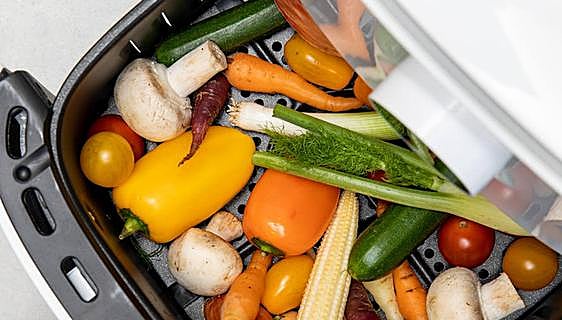 Seis recetas y consejos para cocinar verduras en freidora de aire