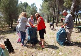 Unas 17.000 personas voluntarias retiran basura de 970 espacios naturales en toda España