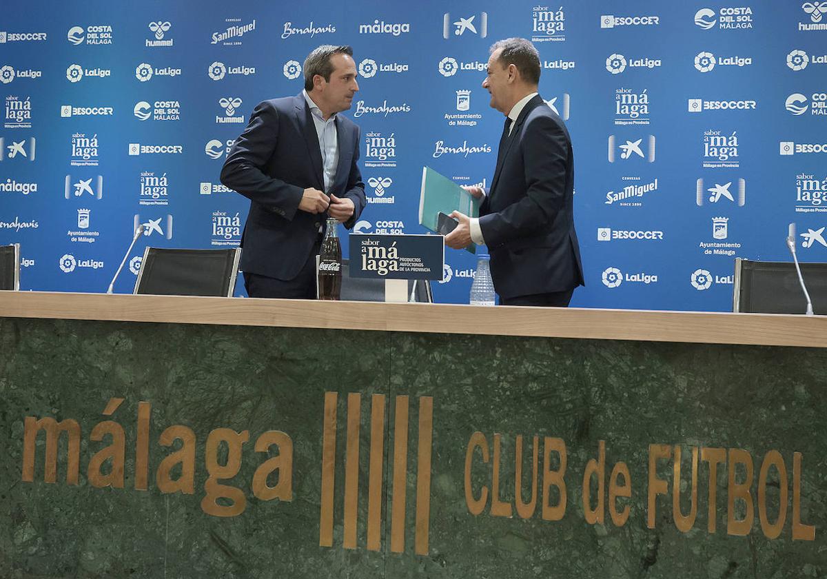 El director general, Kike Pérez, y el administrador judicial, José María Muñoz, en su última comparecencia juntos en La Rosaleda.