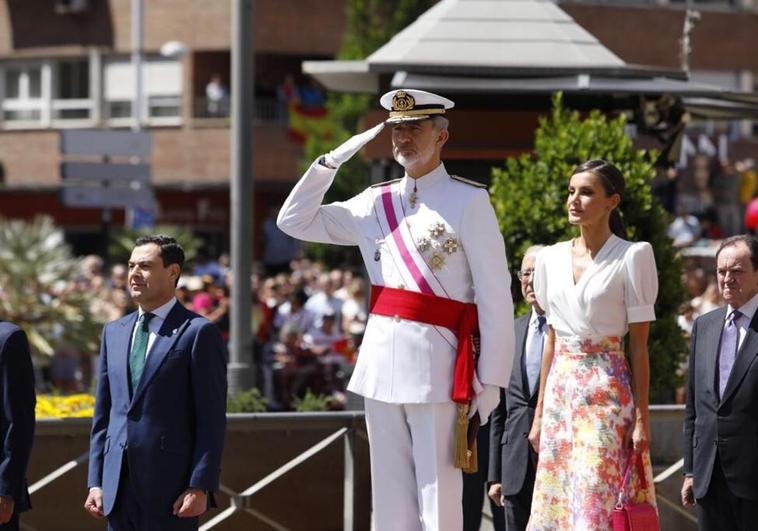 Miles de personas arropan a las Fuerzas Armadas en un día histórico en Granada