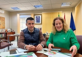 El alcalde de Arenas en funciones, Manuel Ríos, y la primera teniente de Alcalde en funciones, Ángela Pérez.