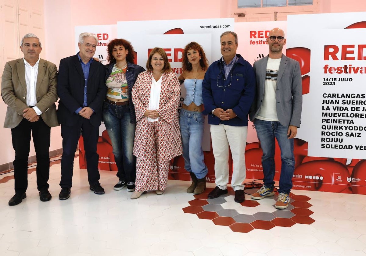 Posado en la presentación del RED Festival en La Térmica.