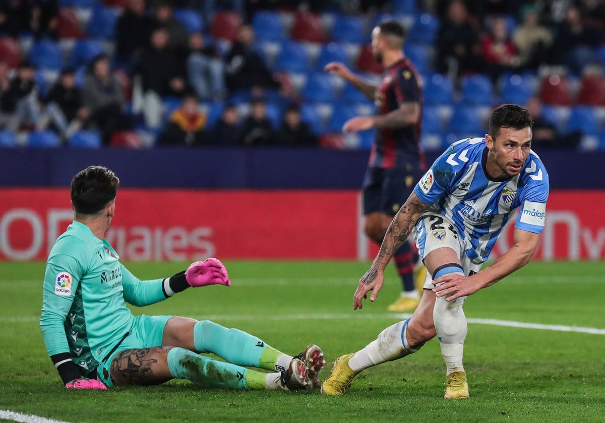 Rubén Castro, en una acción del partido de los blanquiazules en el campo del Levante.