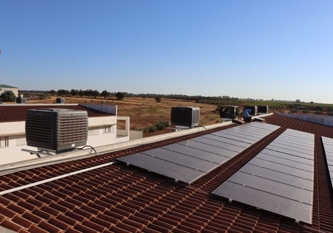 Climatización adiabática, que toma la energía de paneles solares.