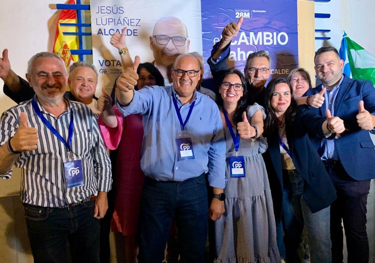 El candidato del PP a la Alcaldía de Vélez-Málaga, Jesús Lupiáñez, en la noche electoral.