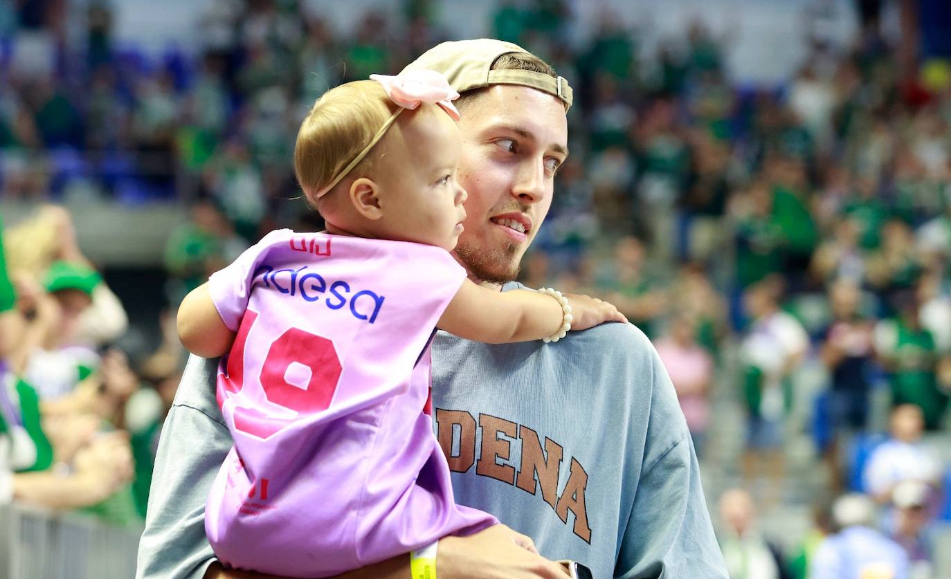 El tercer partido de la serie Unicaja-Barça, en imágenes
