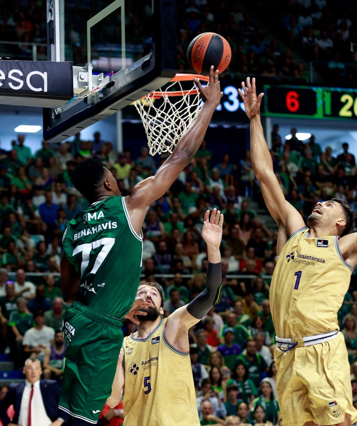 El tercer partido de la serie Unicaja-Barça, en imágenes
