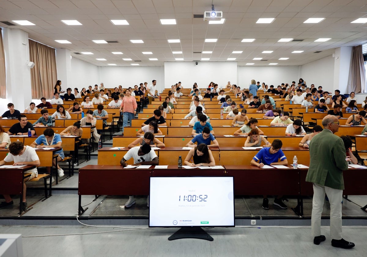 Una de las aulas de la Facultad de Medicina, al comienzo de la segunda prueba de este martes, de Historia de España.