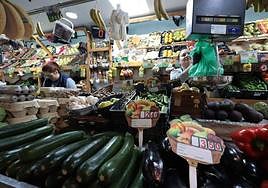 Un puesto del mercado del Carmen, en Málaga.
