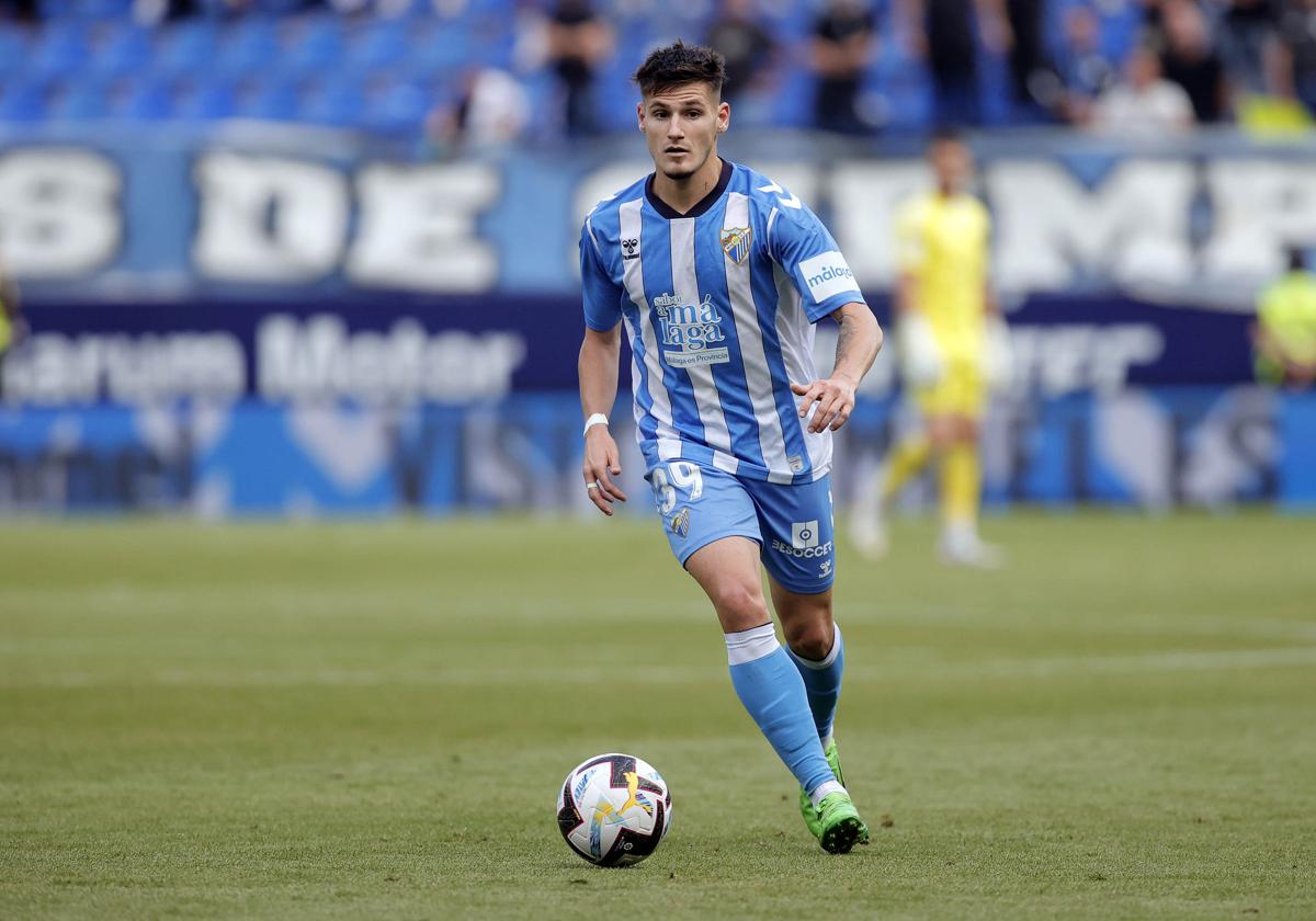 El jugador del Málaga, Cristian Gutiérrez, durante un partido en La Rosaleda la pasada temporada.