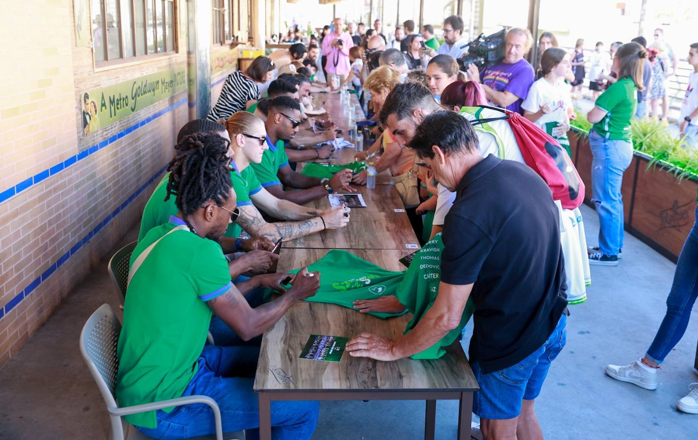 El Unicaja se despide de sus aficionados en Le Grand Café