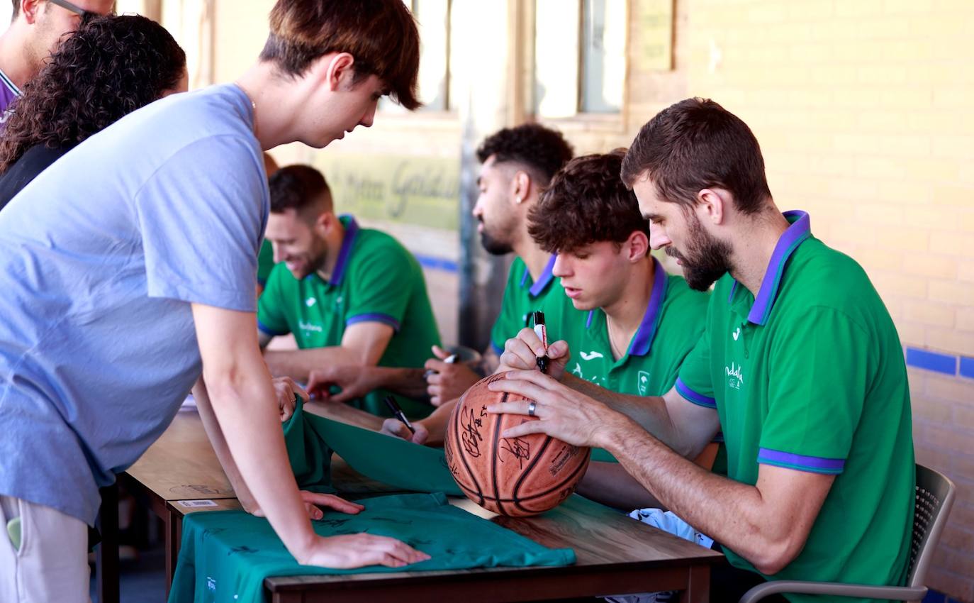 El Unicaja se despide de sus aficionados en Le Grand Café