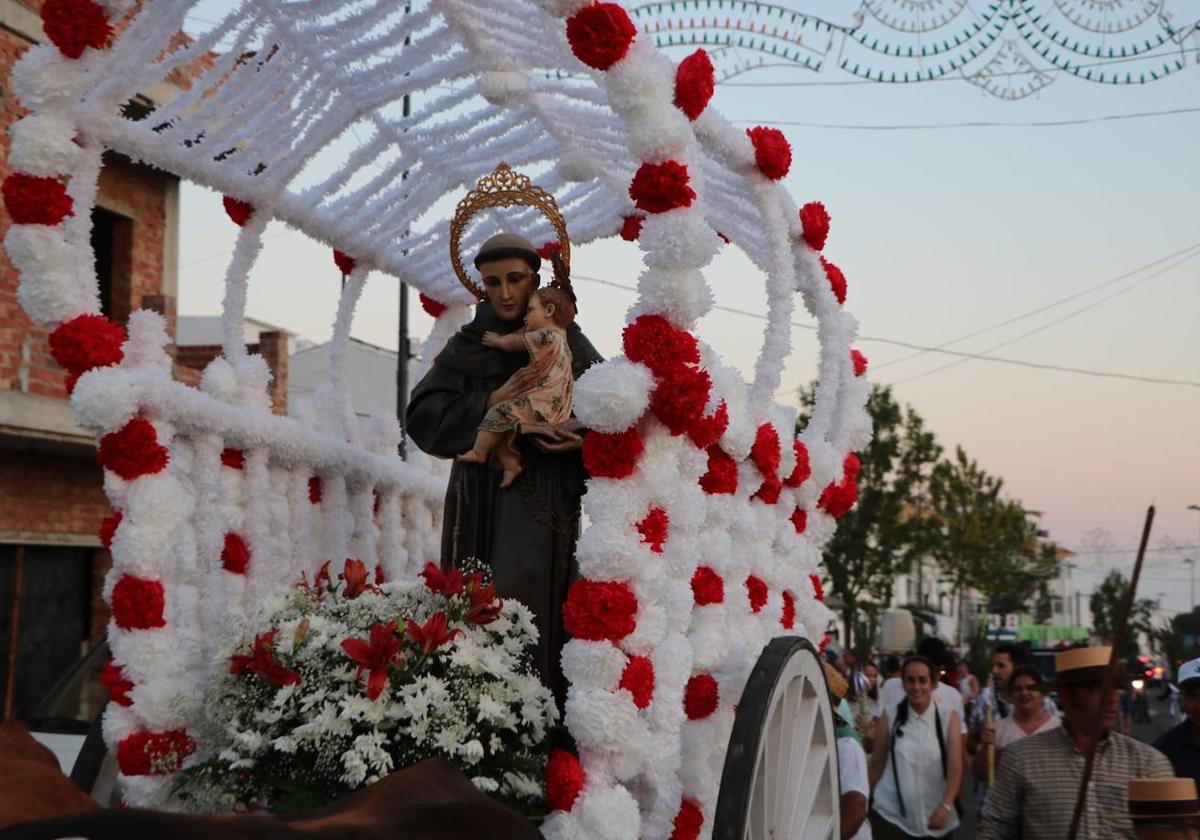 La romería de San Antonio marca el inicio del verano en Torrox Pueblo.