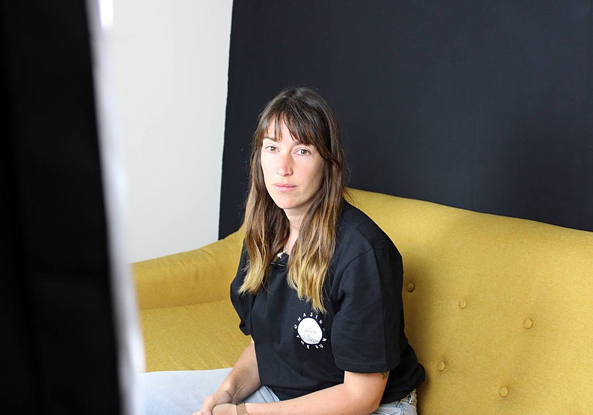 Lou Guzmán, una joven de prácticas en el Área de Especial Vulnerabilidad de Arrabal-AID.