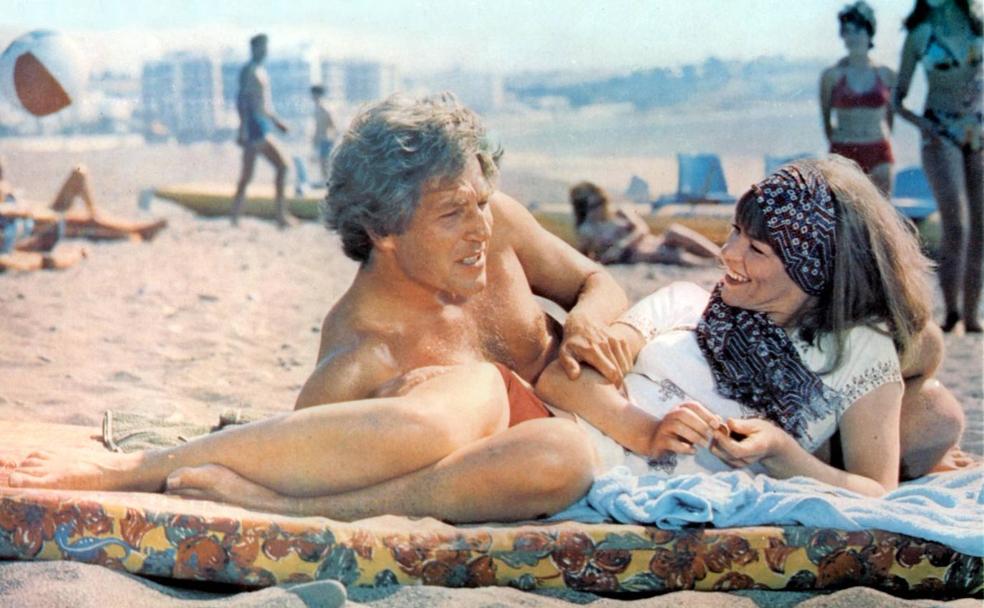 El norteamericano George Segal y la británica Glenda Jackson, en una escena de 'Un toque de distinción' rodada en Marbella.