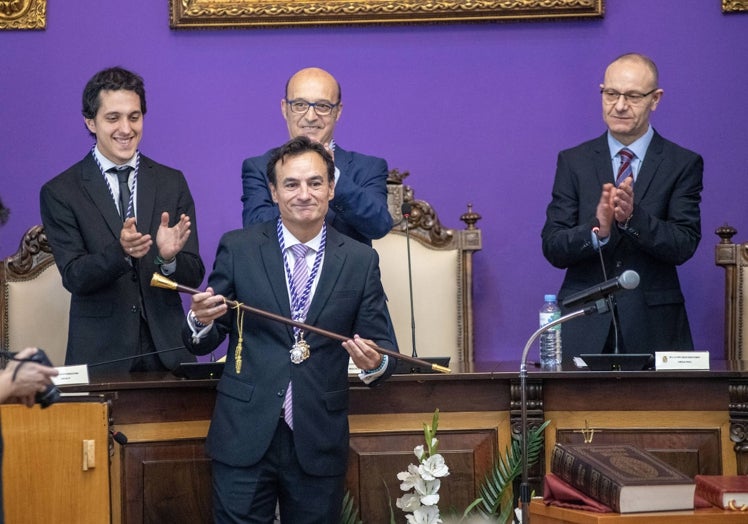 Agustín González, con el bastón de mando en Jaén.