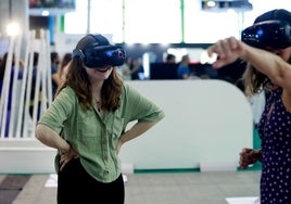 Gafas de realidad virtual en la zona expositiva de CM Málaga.