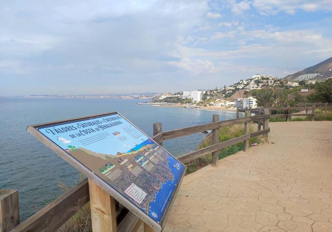 Camino que se dirige hacia la playa de La Viborilla