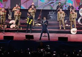 El cantante mexicano Alejandro Fernández pisó las tablas de Fuengirola para su segundo concierto de la gira 'Amor y Patria'.