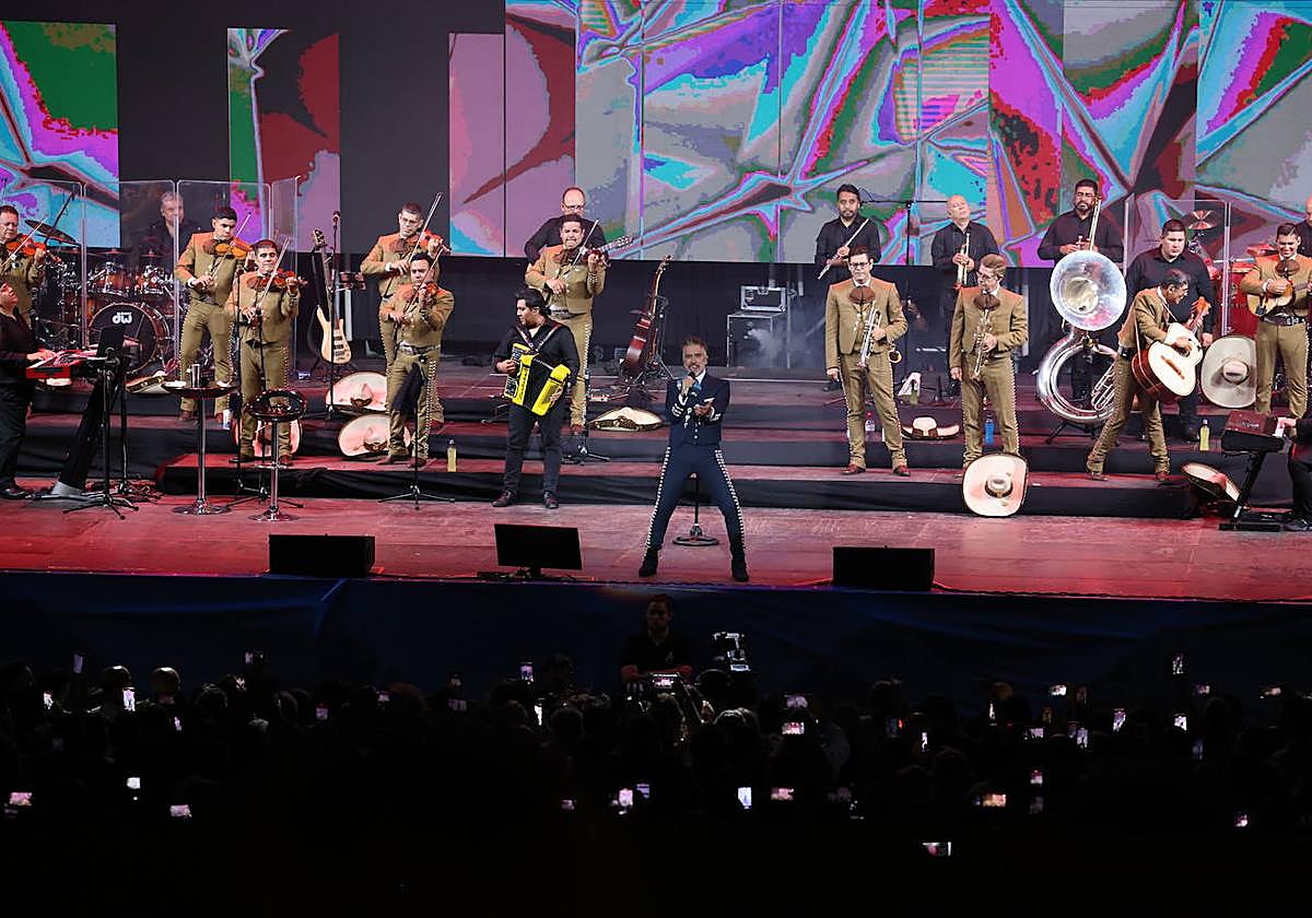 El cantante mexicano Alejandro Fernández pisó las tablas de Fuengirola para su segundo concierto de la gira 'Amor y Patria'.