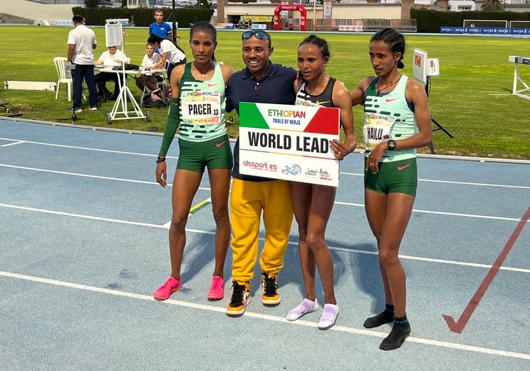 La atleta etíope Gudalf Tsegay, este viernes en el estadio nerjeño tras conseguir el triunfo.