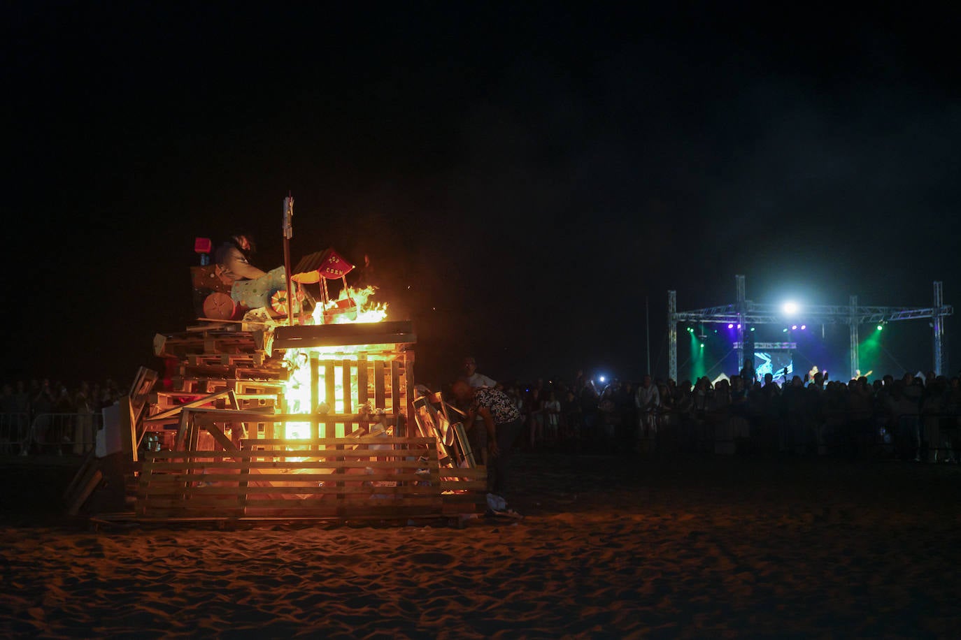 Celebración de San Juan en las playas de Marbella.