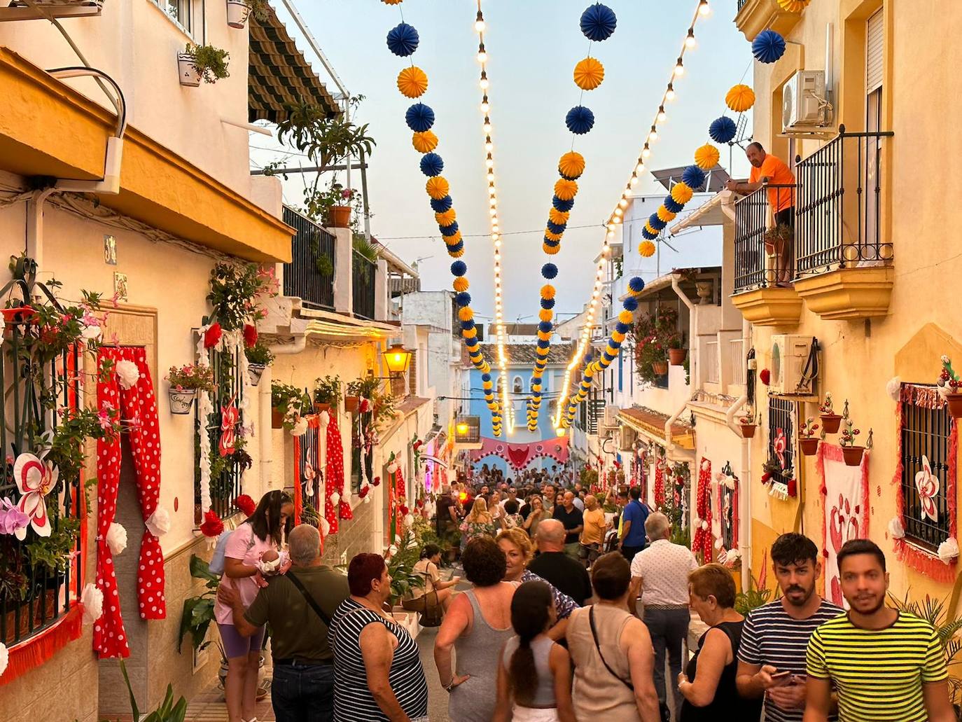 Júas y verbena con música y bebida en el inicio de la Feria de Arrroyo de la Miel, que se prolongará hasta el próximo día 30.