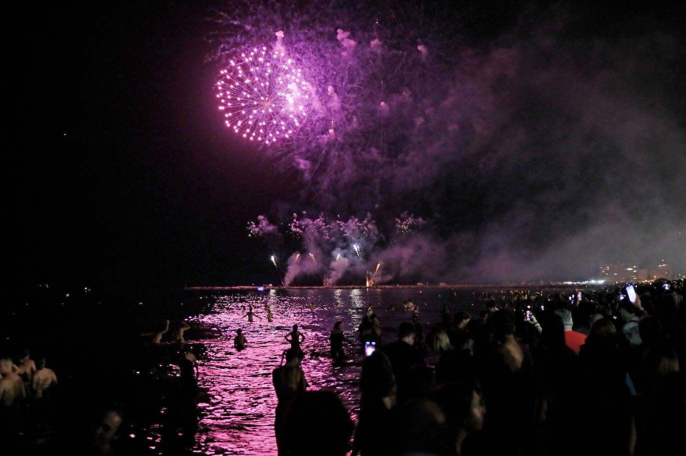 Quema del júa y espectáculo de fuegos artificiales en La Misericordia